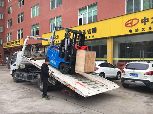 廈門電動叉車公司，銷售比亞迪電動叉車2.5噸一臺