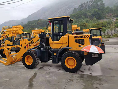 恭喜羅總喜提新車，山宇裝載機940走起，山宇重工，助您成功！